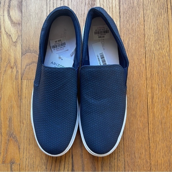 Arizona Slip On Platform Snake Print Navy Sneakers Size 11 NWT - Picture 3 of 6